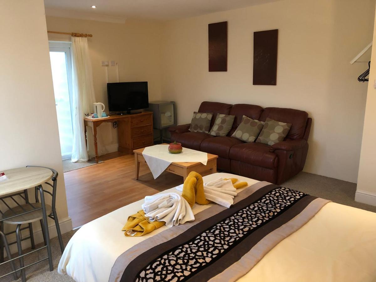 Hogwarts Bed And Continental Breakfast Villa Sheerness Eksteriør bilde