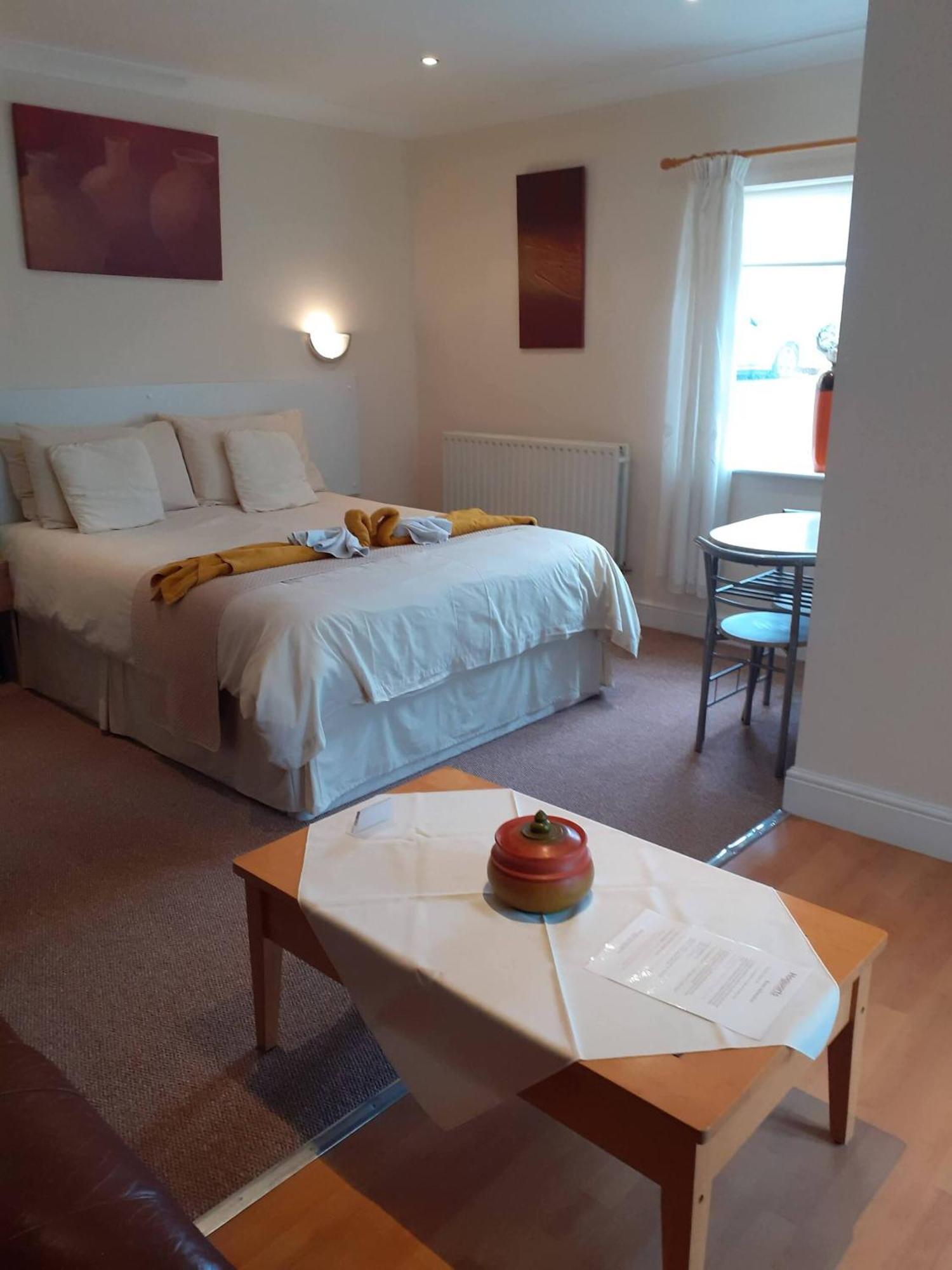Hogwarts Bed And Continental Breakfast Villa Sheerness Rom bilde